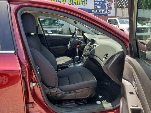 Used 2016 Chevrolet Cruze LT w/ Enhanced Safety Package FWD image 9
