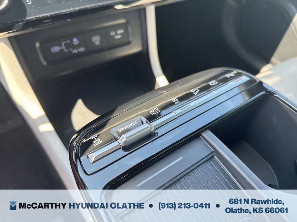 Used 2025 Hyundai Tucson Limited AWD/4WD image 26