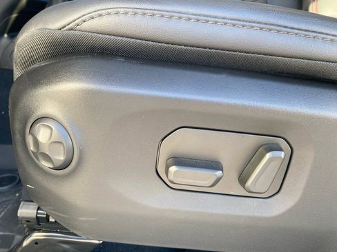 Used 2025 Jeep Wrangler Unlimited Rubicon image 13