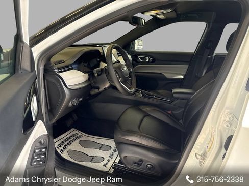Used 2025 Jeep Compass Limited AWD/4WD image 12