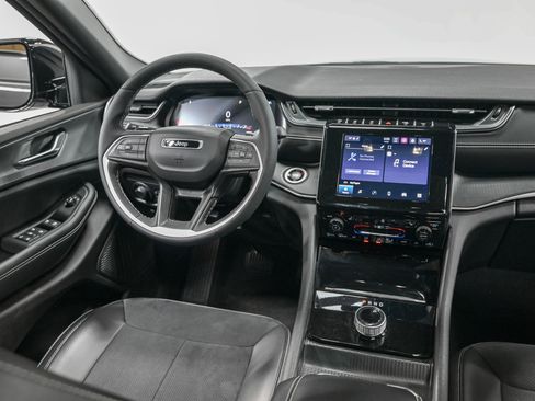 Used 2024 Jeep Grand Cherokee Altitude AWD/4WD image 29