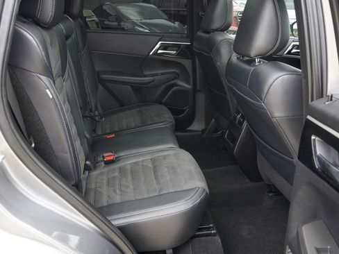 Used 2024 Mitsubishi Outlander SE FWD image 7