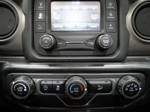 Used 2018 Jeep Wrangler Unlimited Sport image 21