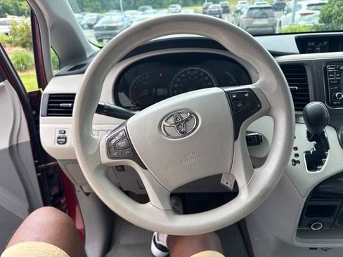 Used 2014 Toyota Sienna LE FWD image 17