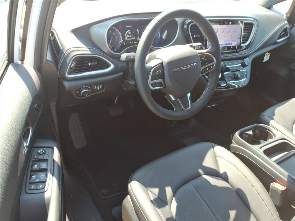 New 2027 Chrysler Pacifica Select FWD image 18