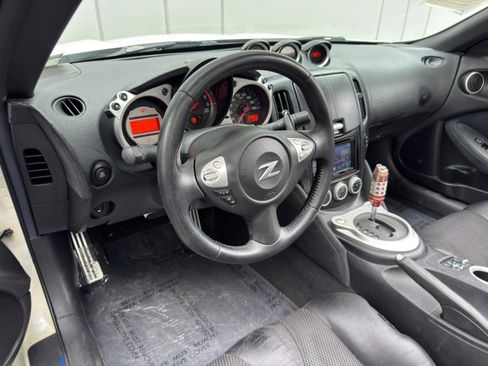 Used 2010 Nissan 370Z Touring RWD image 12