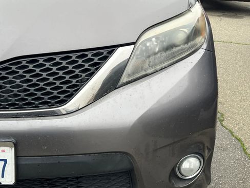 Used 2015 Toyota Sienna SE image 11