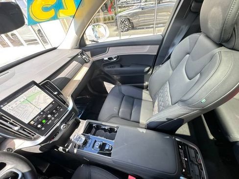 Certified 2025 Volvo XC90 B6 Plus AWD/4WD image 22