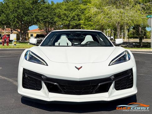 Used 2025 Chevrolet Corvette Z06 RWD image 6