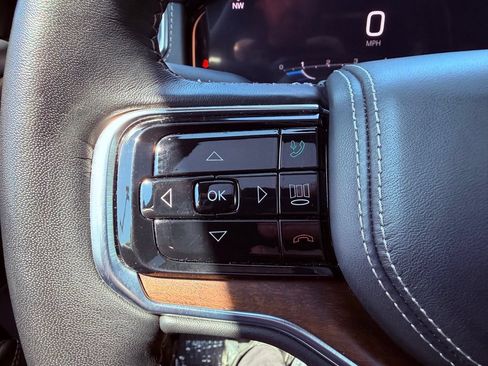 Used 2023 Jeep Grand Wagoneer Series II AWD/4WD image 27