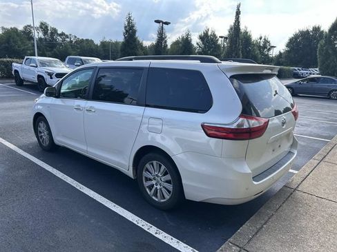Used 2017 Toyota Sienna XLE AWD/4WD image 2