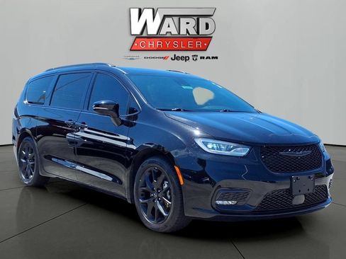 Used 2025 Chrysler Pacifica Limited FWD image 1