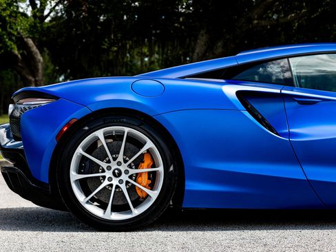 Used 2023 McLaren Artura PERFORMANCE image 41