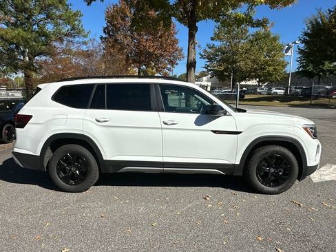 Certified 2025 Volkswagen Atlas Peak Edition SE image 8