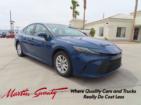 Used 2025 Toyota Camry LE image 1