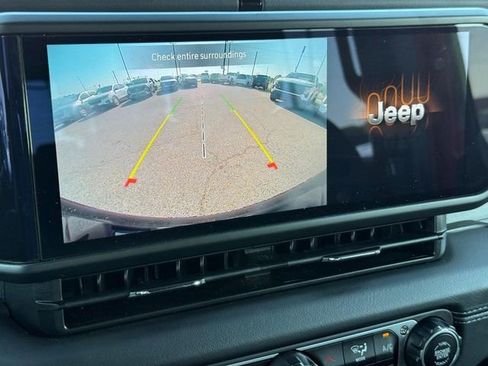 Used 2025 Jeep Wrangler Unlimited Sahara w/ Safety Group AWD/4WD image 18