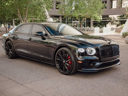 Used 2025 Bentley Flying Spur Plug-In Hybrid AWD/4WD image 4