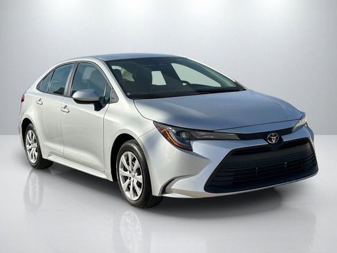 Certified 2025 Toyota Corolla LE image 3