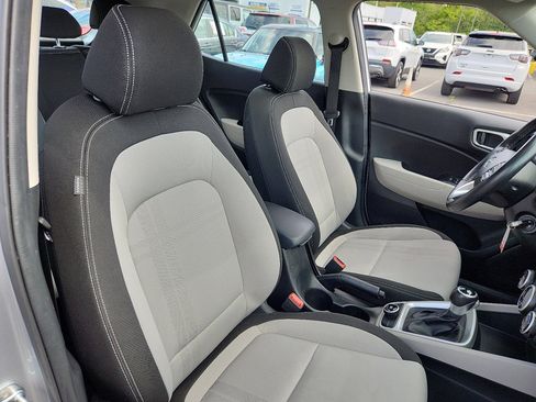 Used 2022 Hyundai Venue SEL image 13