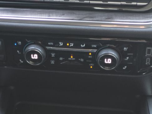 Used 2024 Chevrolet Silverado 2500 LTZ w/ LTZ Convenience Package image 21