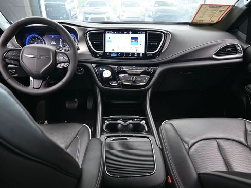 Used 2024 Chrysler Pacifica Limited w/ S Appearance Package image 44