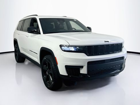 Used 2023 Jeep Grand Cherokee L Laredo RWD image 3