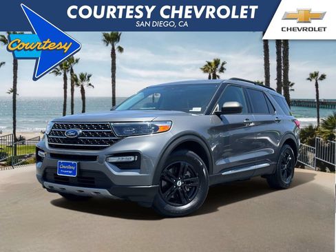 Used 2023 Ford Explorer XLT w/ Equipment Group 202A RWD image 1