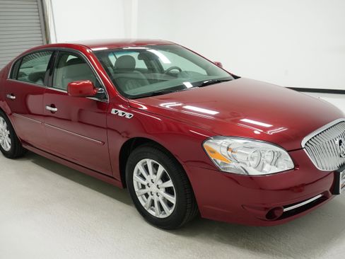 Used 2011 Buick Lucerne CXL w/ Driver Confidence Package FWD image 3