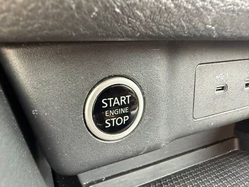 Used 2023 Nissan Rogue S image 15