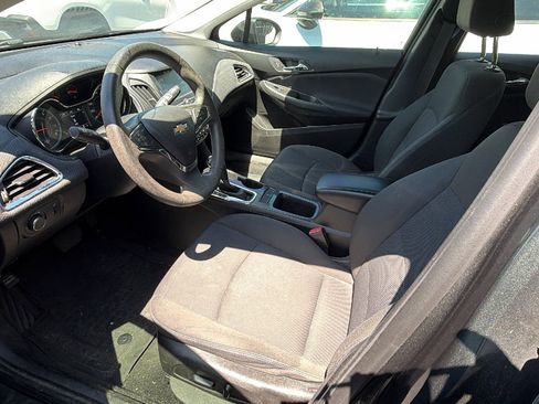 Used 2018 Chevrolet Cruze LT w/ Convenience Package FWD image 16