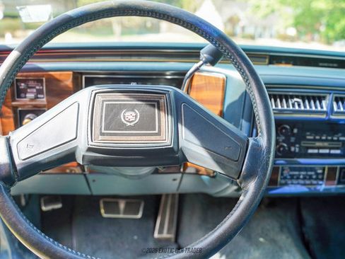 Used 1989 Cadillac Brougham RWD image 28