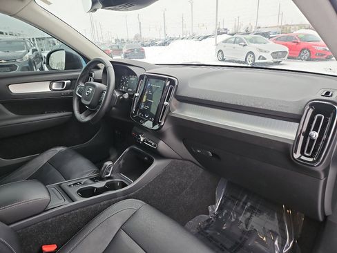 Used 2019 Volvo XC40 T5 Momentum image 19