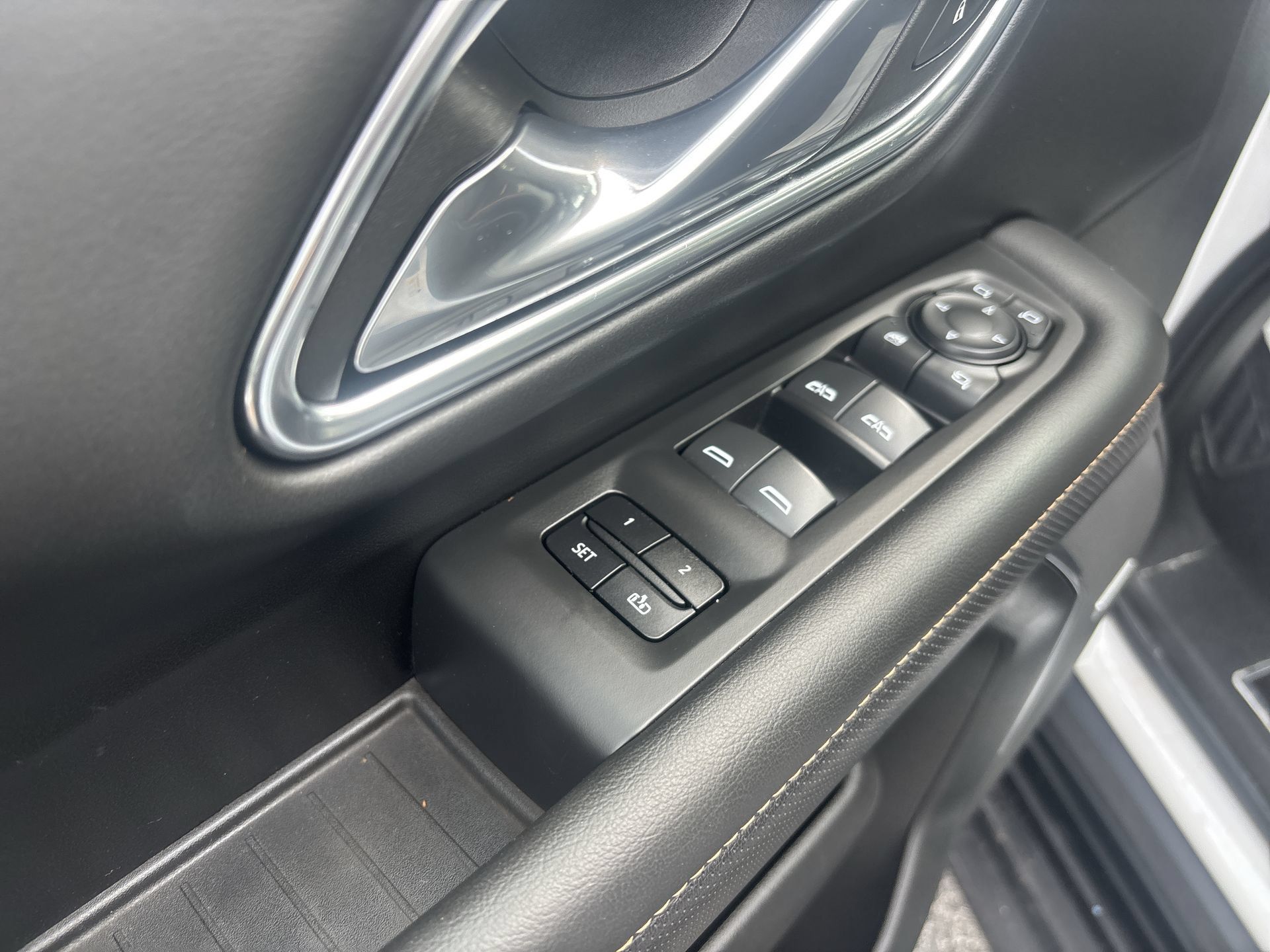 Used 2023 GMC Yukon AT4 AWD/4WD image 24