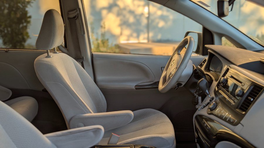 Used 2013 Toyota Sienna LE FWD image 24
