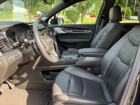Used 2024 Cadillac XT6 Sport w/ Technology Package AWD/4WD image 12