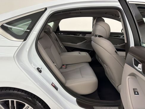 Used 2019 Genesis G80 3.8 RWD image 32