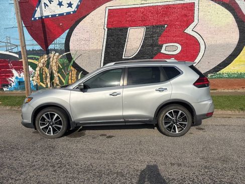 Used 2017 Nissan Rogue SL w/ SL Premium Package FWD image 3