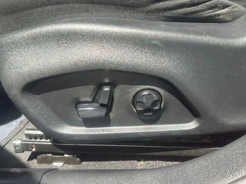 Used 2018 Jeep Compass Limited w/ Navigation Group FWD image 17