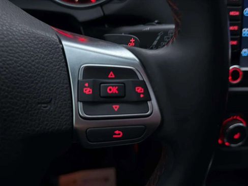 Used 2011 Volkswagen Golf 4-Door image 11