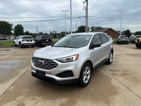 Used 2019 Ford Edge SE FWD image 3