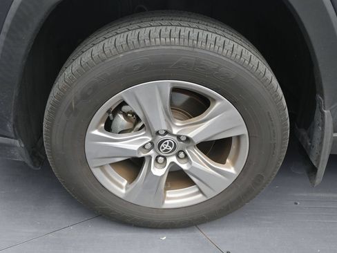 Used 2024 Toyota RAV4 XLE w/ Convenience Package FWD image 9