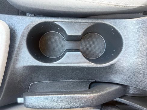 Used 2020 Hyundai Elantra SE image 28