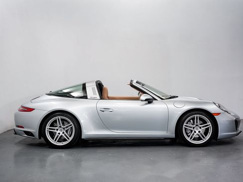 Used 2017 Porsche 911 Targa 4 AWD/4WD image 2