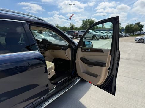 Used 2019 Mercedes-Benz GLS 450 4MATIC image 29