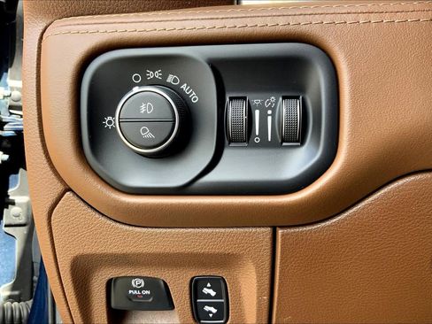 Used 2019 RAM 1500 Limited RWD image 33