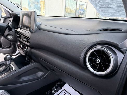 Used 2022 Hyundai Kona SE image 24