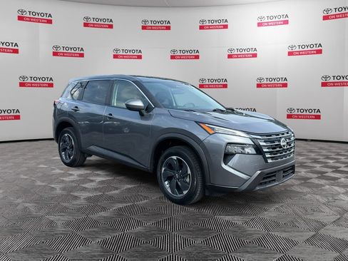 Used 2024 Nissan Rogue SV FWD image 3