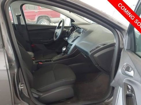 Used 2018 Ford Focus SE FWD image 5