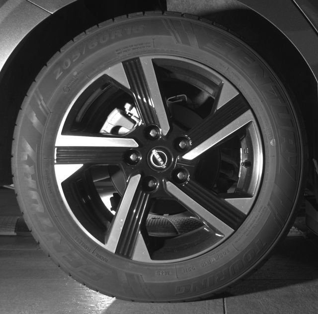 Used 2024 Nissan Sentra SV FWD image 28