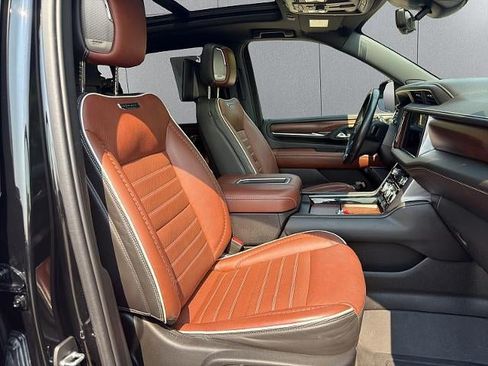 Used 2023 GMC Yukon XL Denali Ultimate AWD/4WD image 17